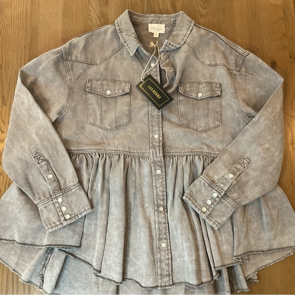 Earl Grey Button Up Long Sleeve Top Pearl Snap Shacket Medium NWT - Picture 13 of 14